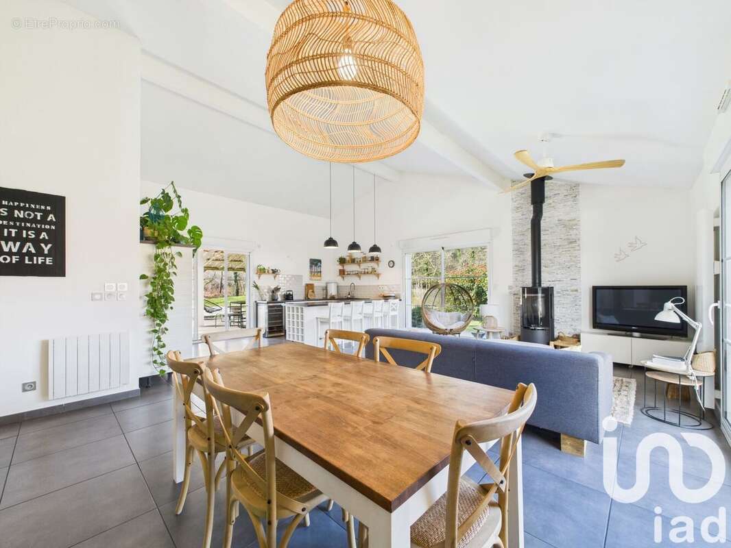 Maison 140 m² à Salles  - photo 5
