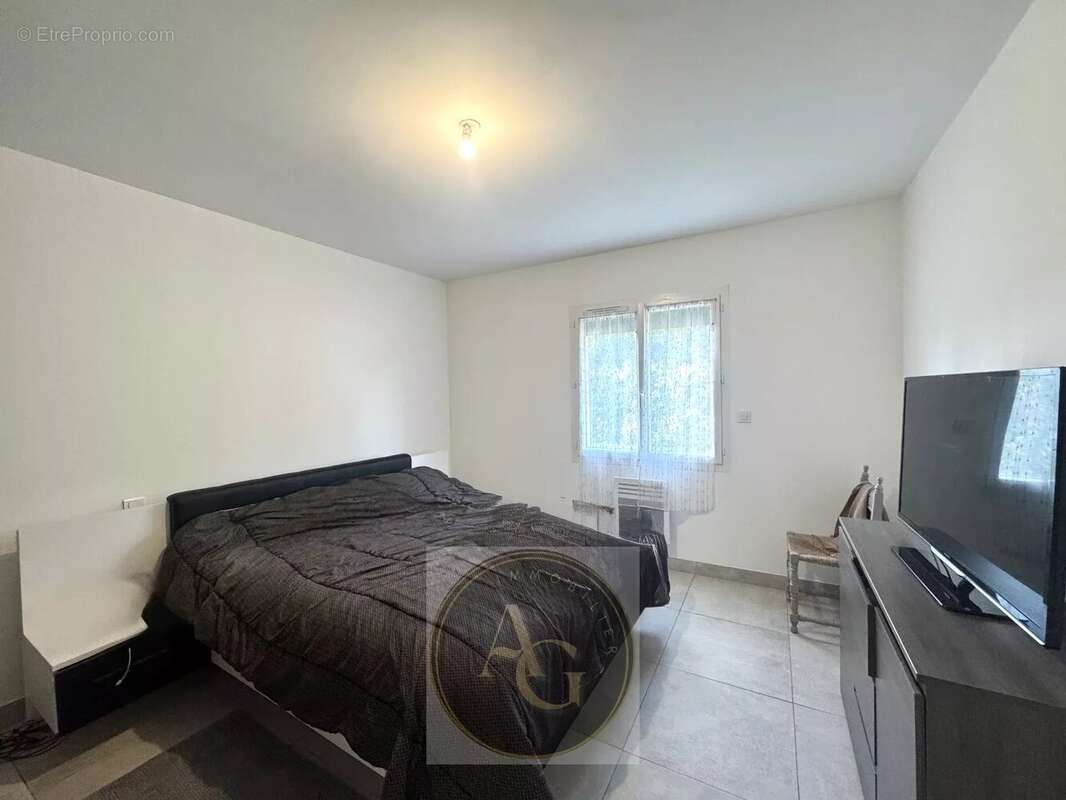 Maison à VILLENEUVE-LA-COMPTAL