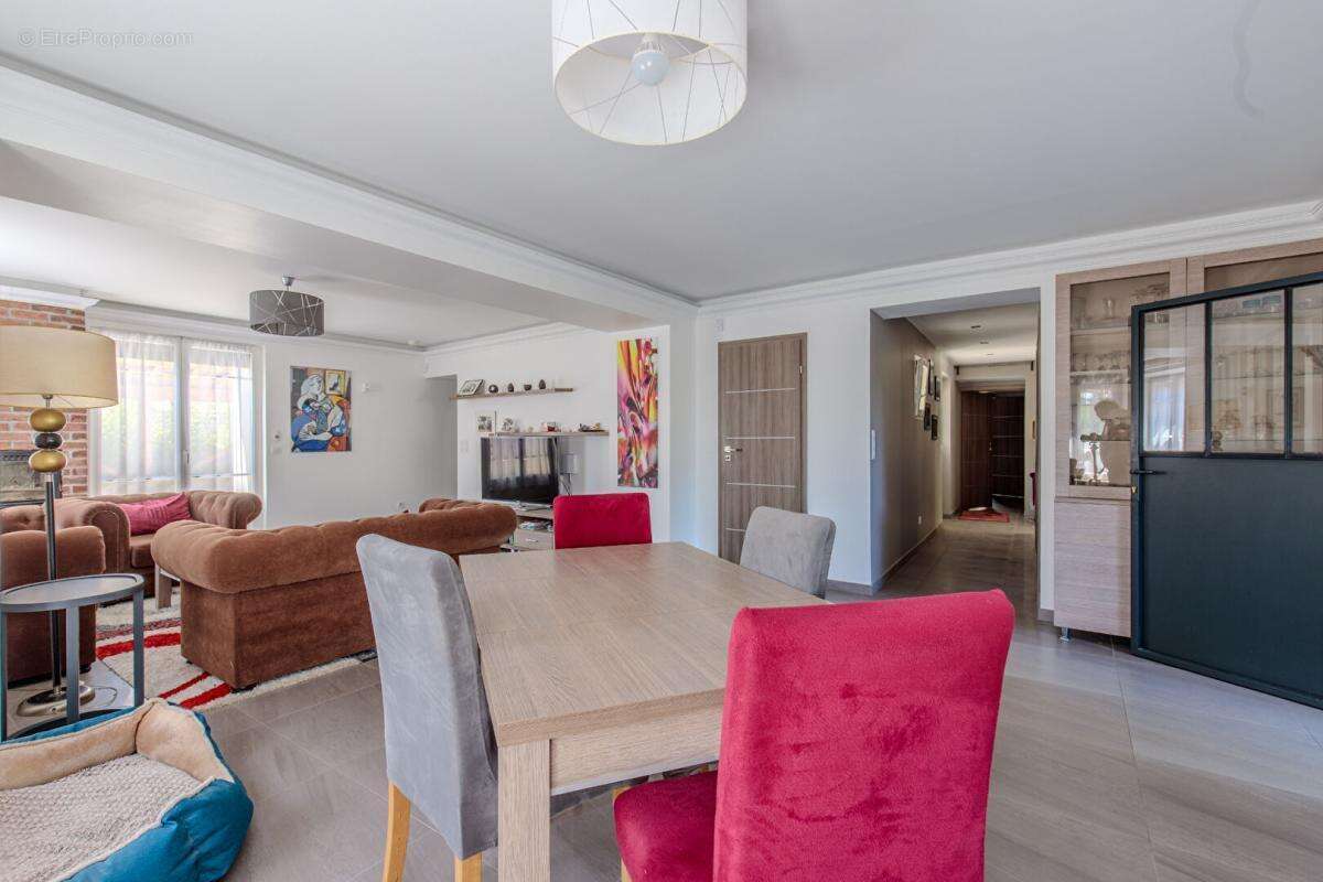 Longuesse - Maison familiale de charme sur 3 700 m² de terrain - photo 4