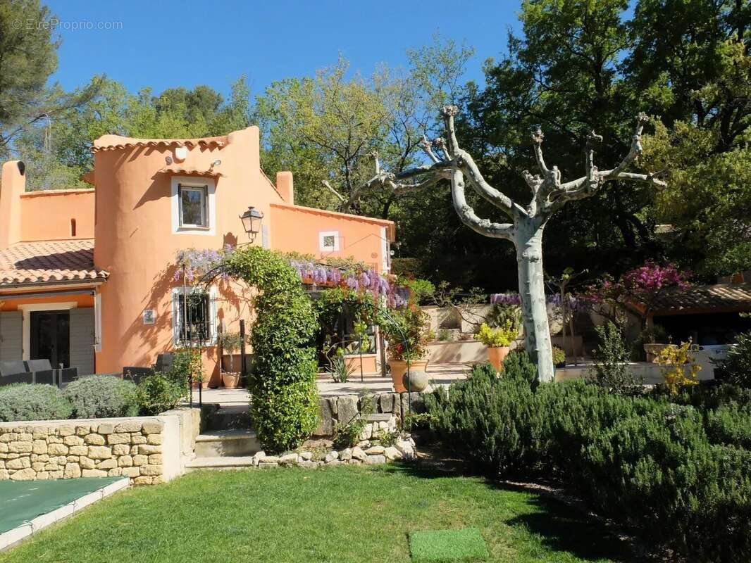 Maison à LE THOLONET