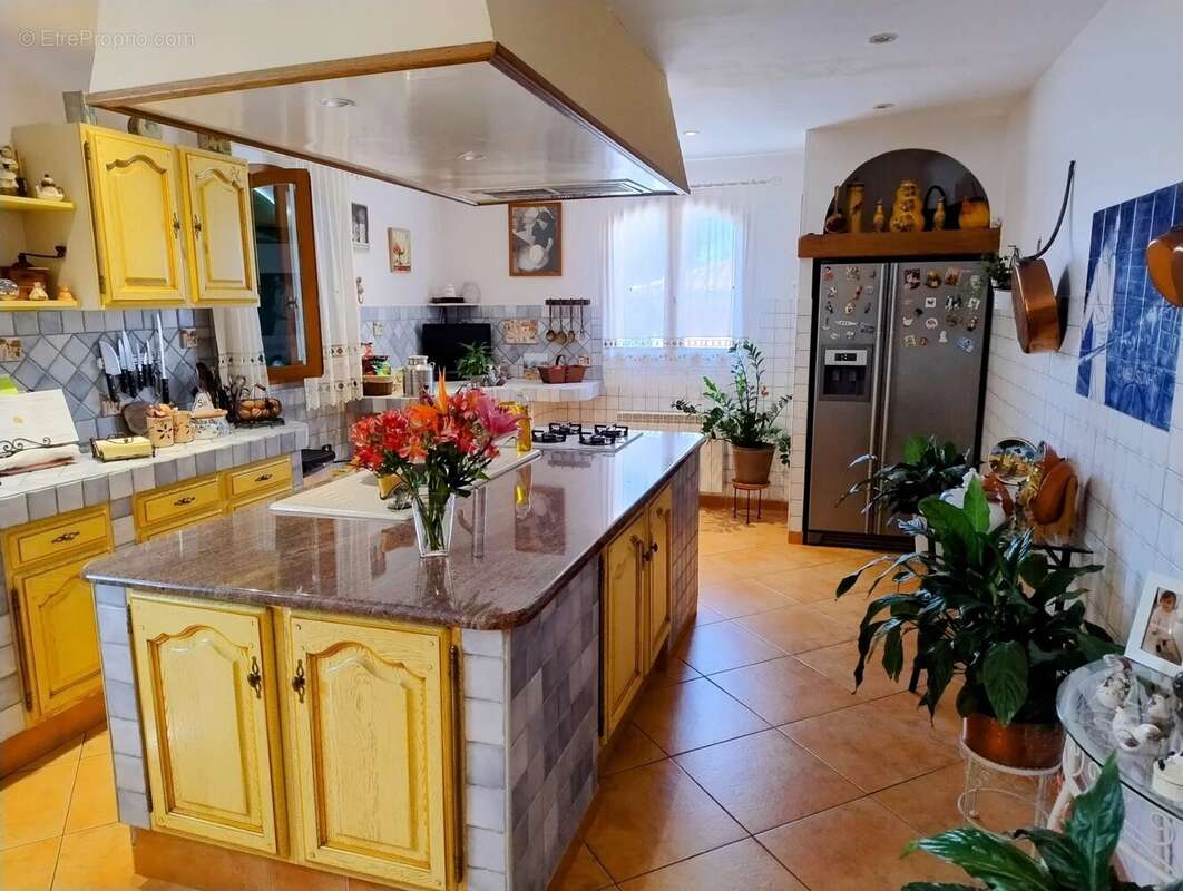 Maison à FLASSANS-SUR-ISSOLE