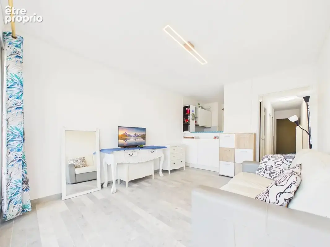 À deux pas d’Antibes et Juan-les-Pins – Studio cabine en résidence sécurisée avec parc et piscine - photo 5