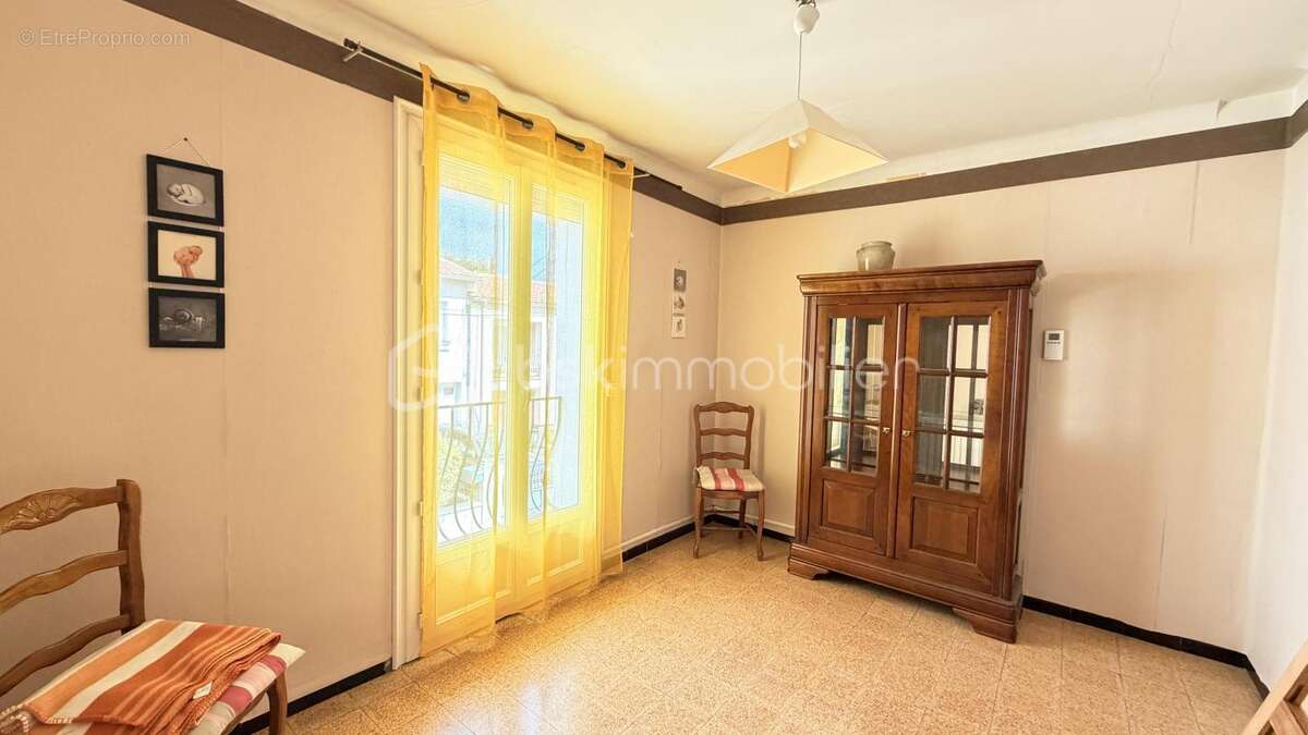 Maison à PEZILLA-LA-RIVIERE