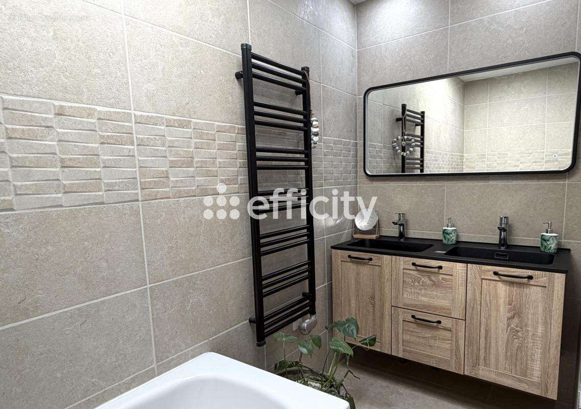 Maison 107 m² à Saint-Etienne-Des-Oullieres  - photo 11