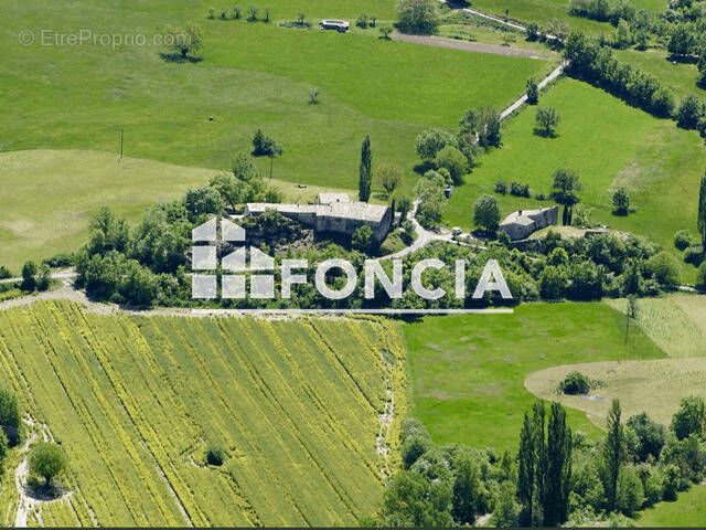 Maison à CHATEAUNEUF-MIRAVAIL