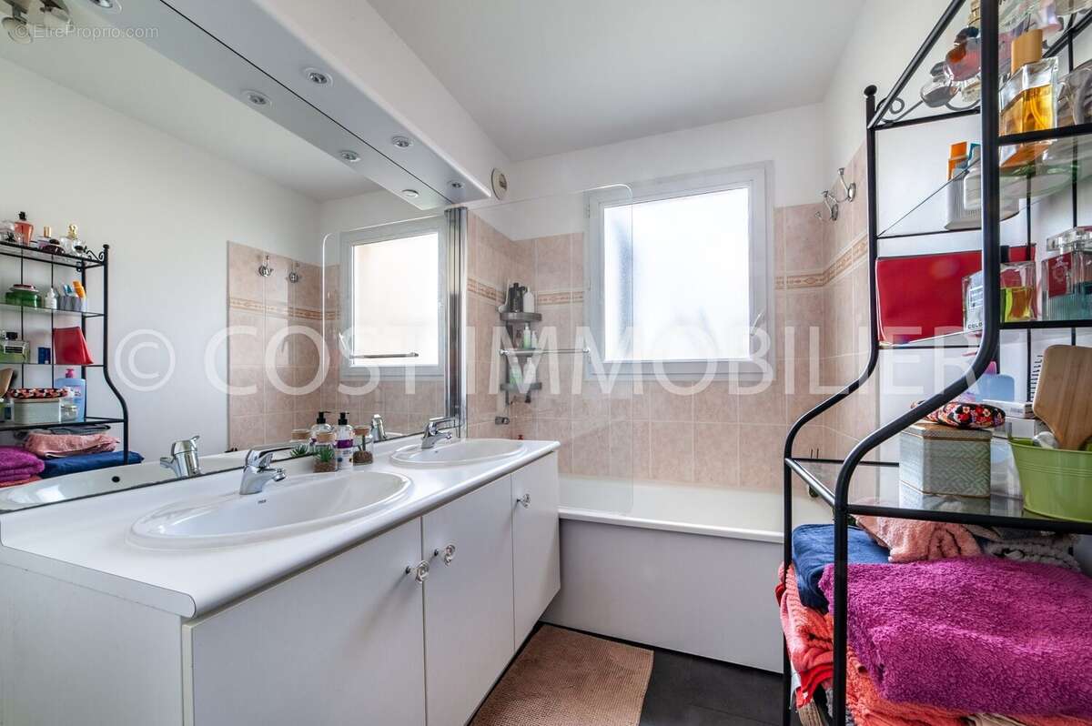 Appartement à COLOMBES