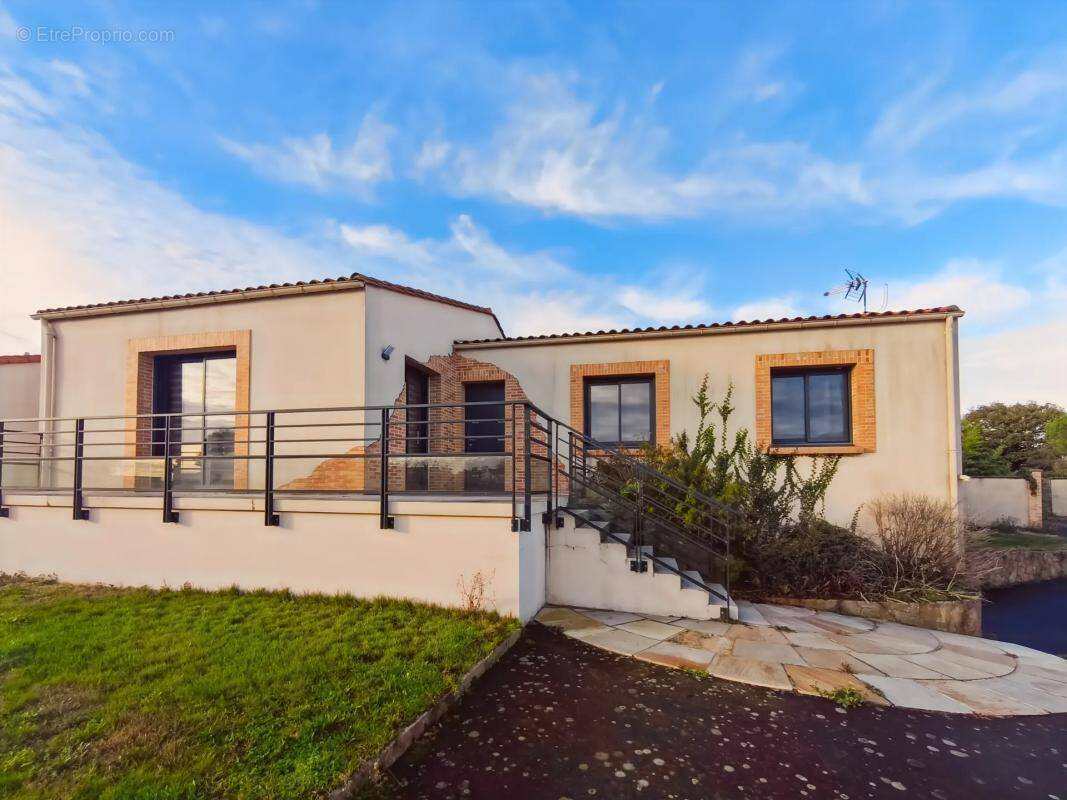 Maison à LES HERBIERS