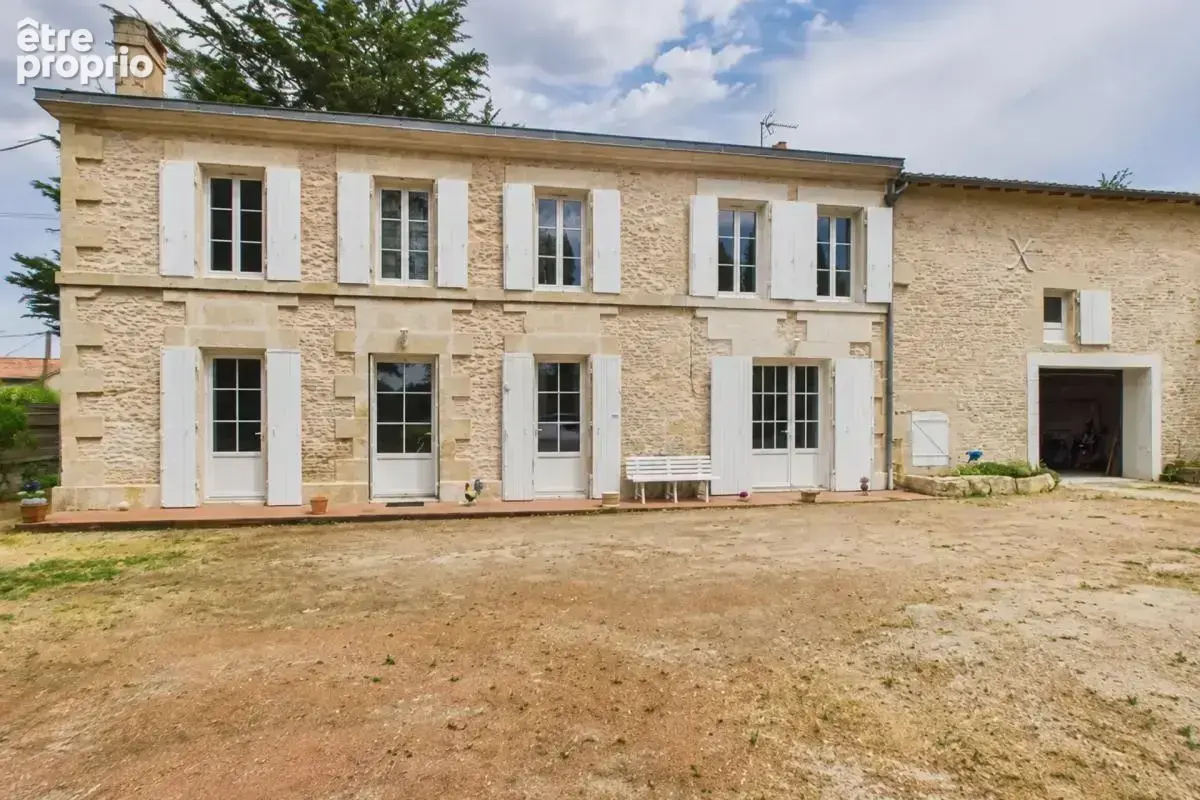 Maison pierre 141 m², piscine intérieure, 2 500 m² - Saint-Symphorien - photo 14