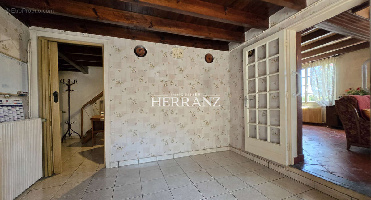 Maison en pierre - 139 m2 - Jardin et Garage - photo 4