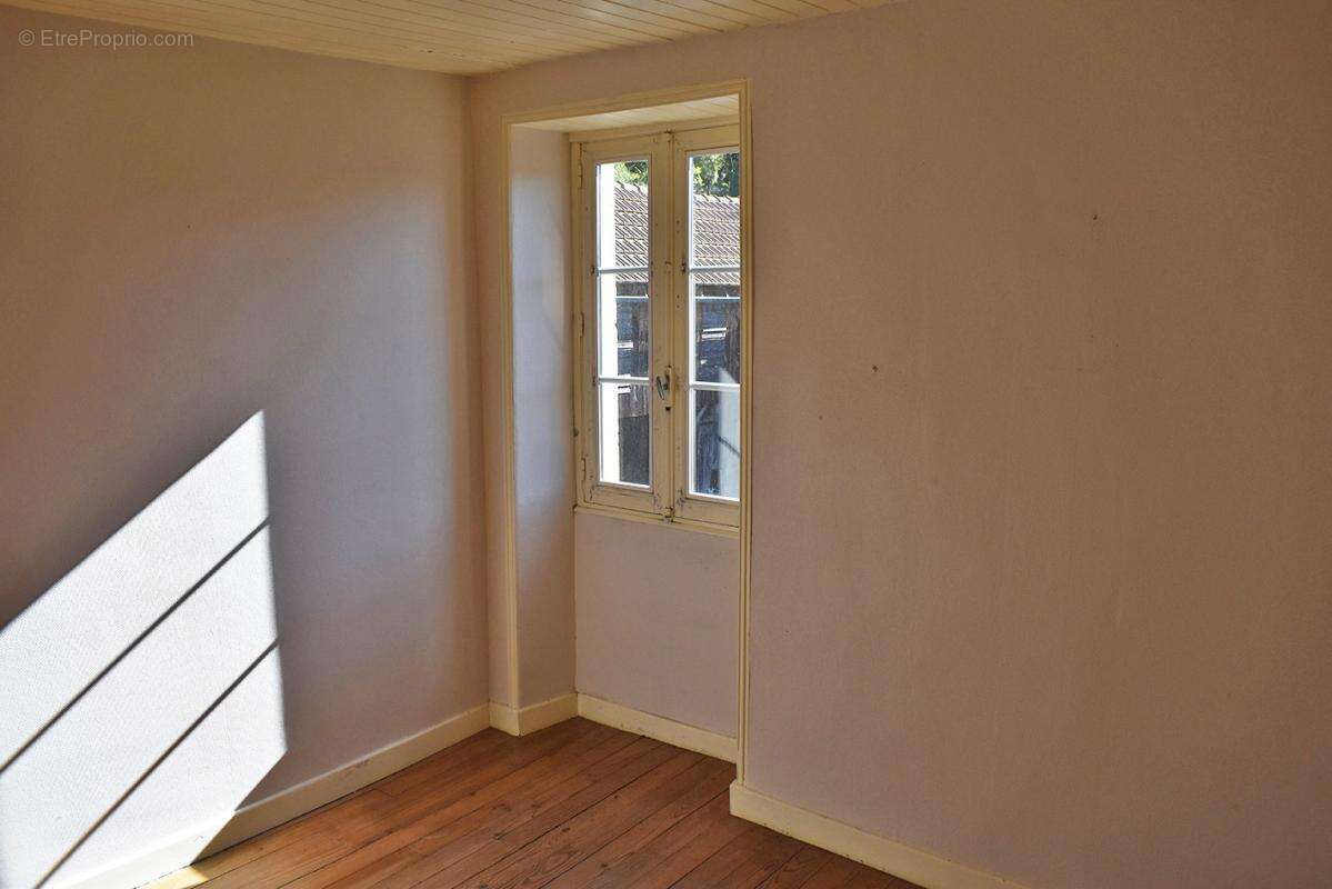 Maison à SAINT-AMAND-DE-COLY