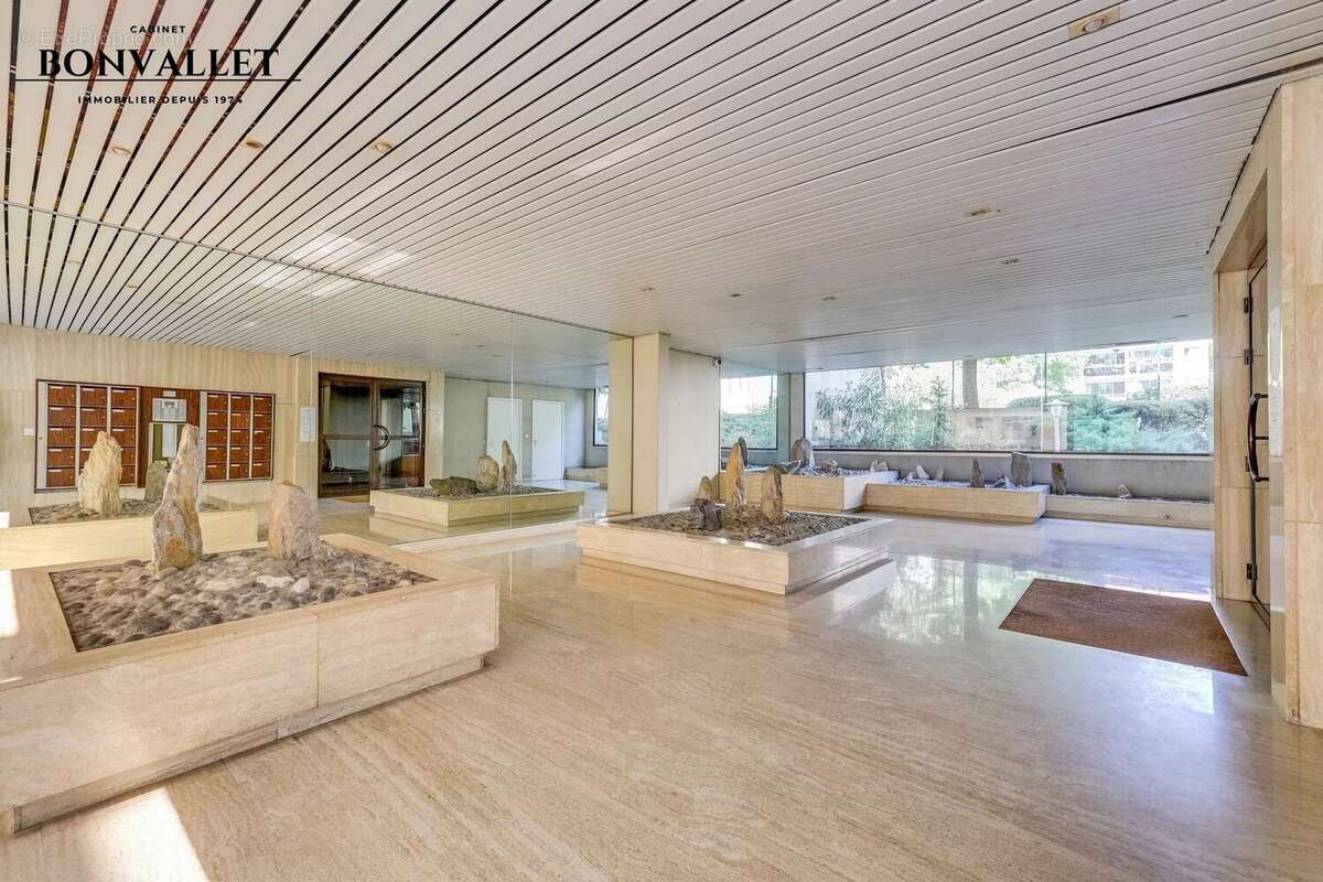 Paris 15e – Boucicaut/Lourmel – 2 pièces de 47 m² à rénover, plein sud, 1er étage avec ascenseur - photo 11