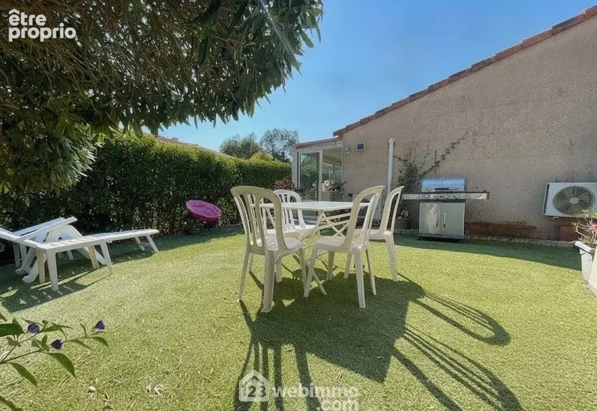 Un agréable jardin pour profiter des beaux jours.