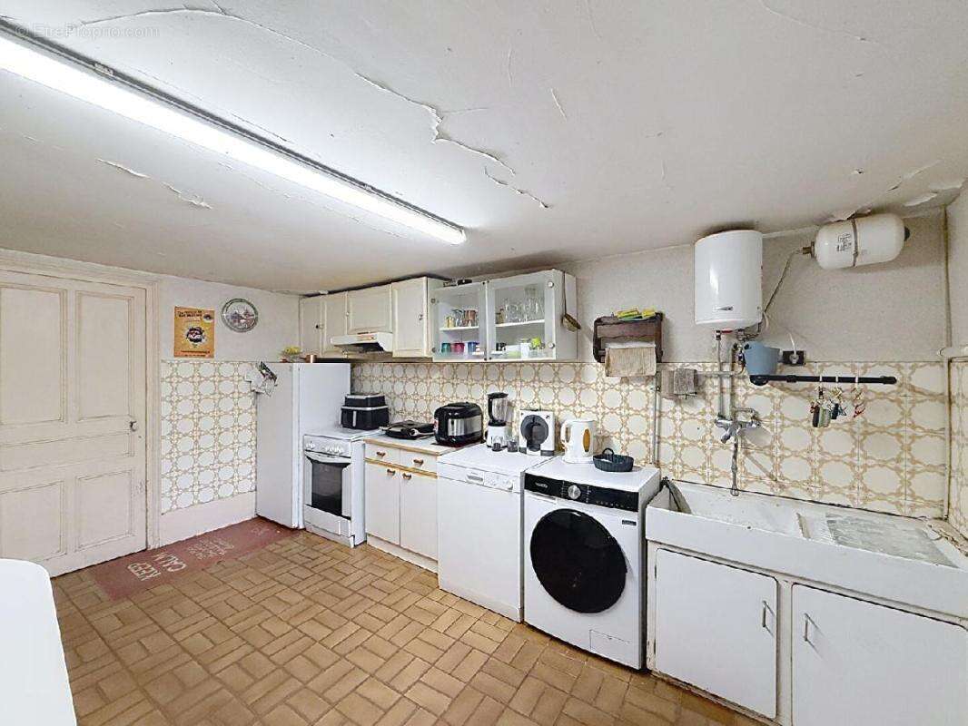 Maison 156 m² à Salornay-Sur-Guye  - photo 3