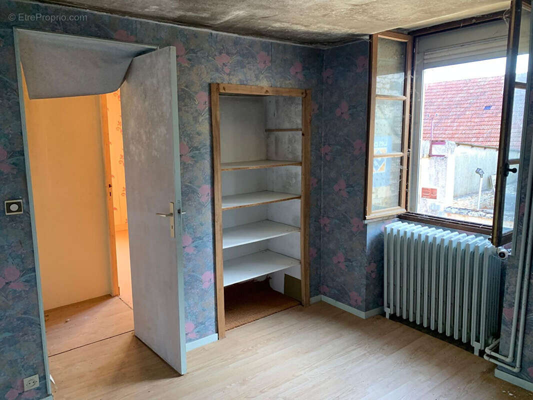 Maison à JOURS-LES-BAIGNEUX