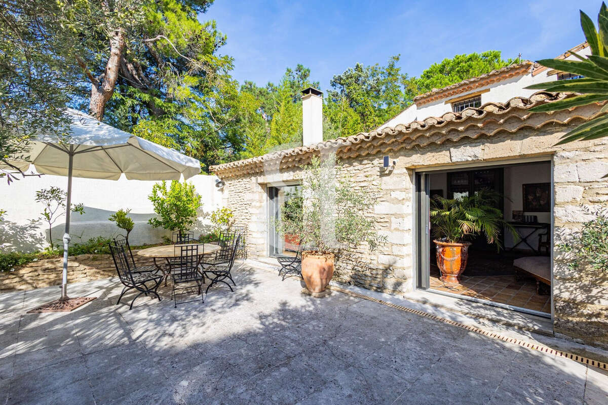 Maison 285 m² à Aramon  - photo 7