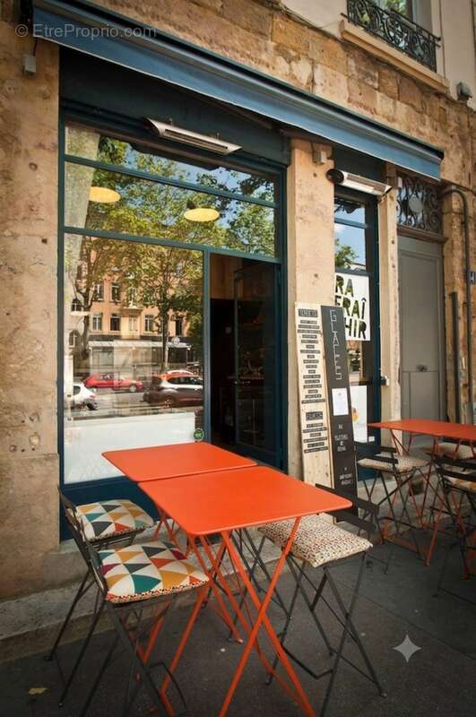 RARE – Boutique Emplacement Premium  Lyon Croix-Rousse !! - photo 4