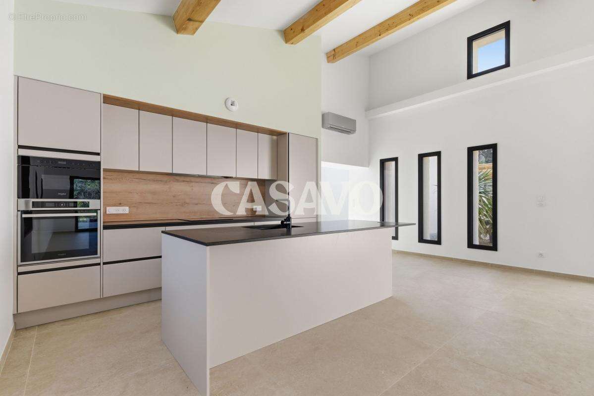 Maison à LE PUY-SAINTE-REPARADE