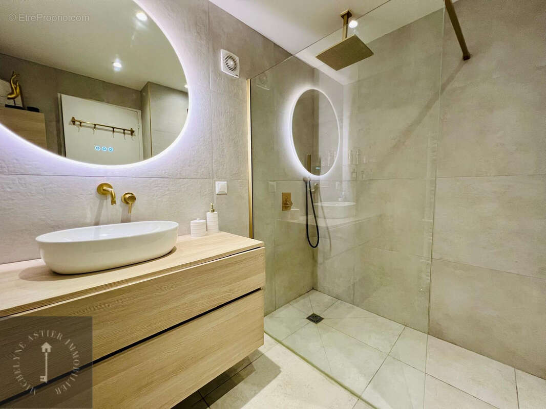 Appartement à SAINT-LAURENT-DU-VAR