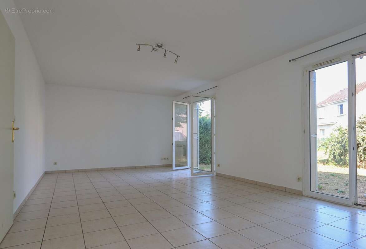 Maison 100 m² à Villermain  - photo 2