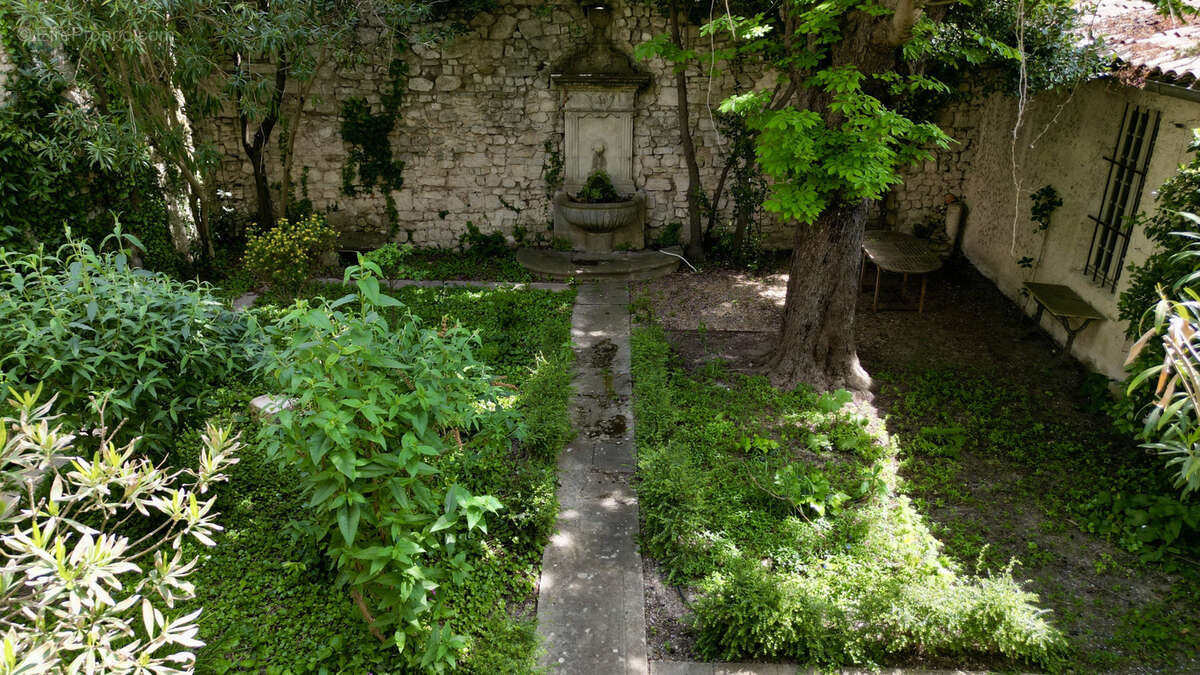 Maison à PERNES-LES-FONTAINES