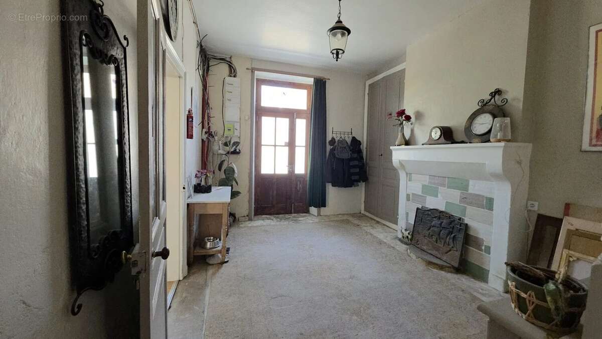 À vendre : maison de 3/4 chambres avec hangar à La Trimouille - 86 - photo 4