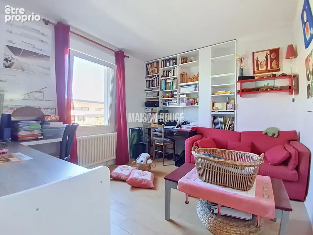 Élégante maison familiale rénovée, cinq chambres, jardin paysager - Coup de coeur assuré - LANGUEUX - photo 15