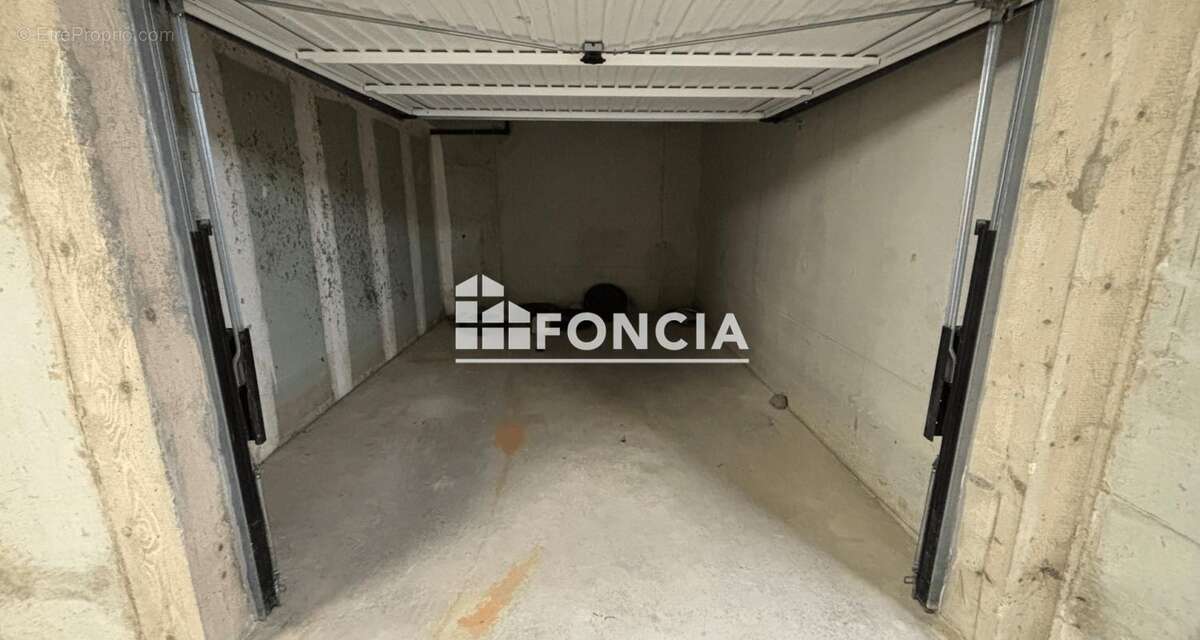 Parking à FLEURY