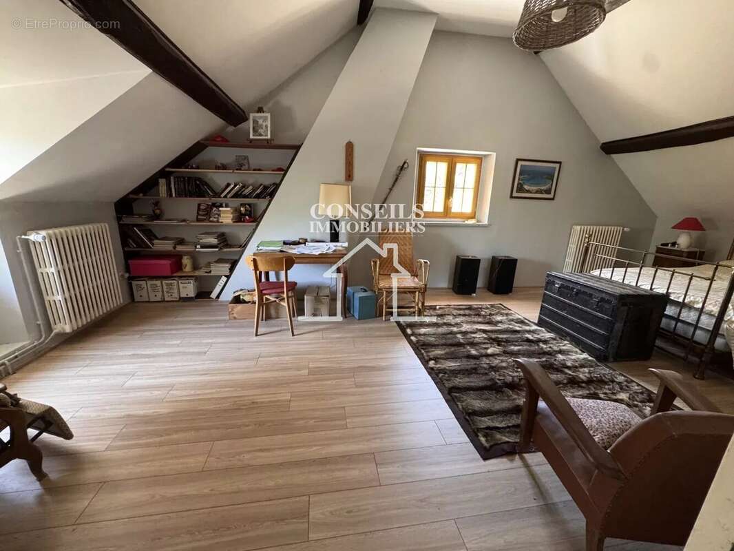 Maison à SAINT-JULIEN-DU-SAULT
