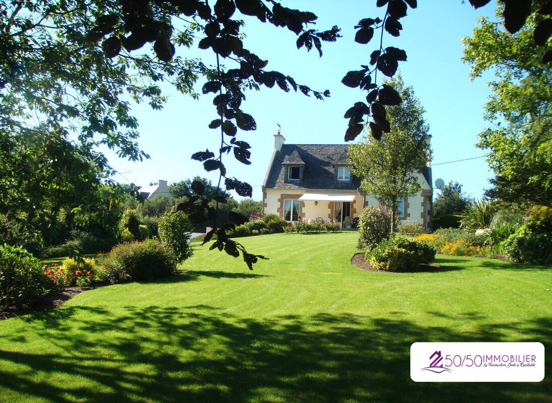 Maison à PLOUGOULM