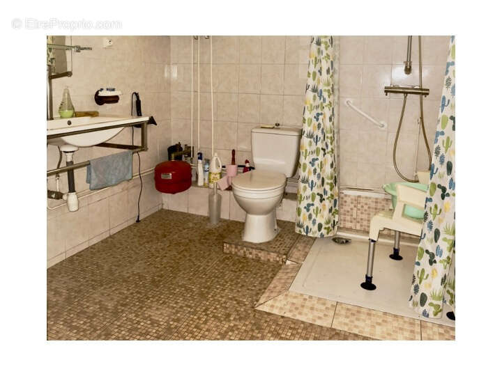 Opportunité à Marseille 10ème : Propriété à Rénover avec potentiel 250 m2 env. surface totale au sol - photo 8