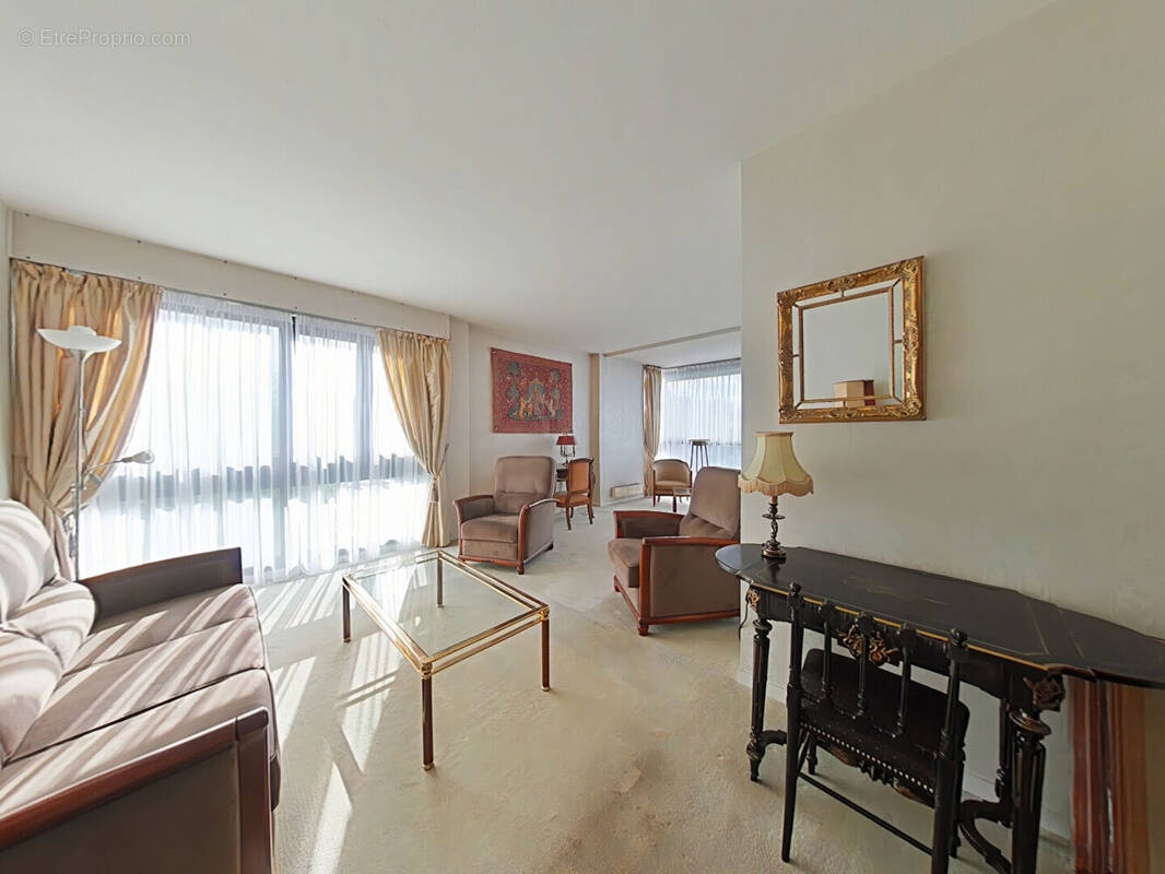 Appartement à FONTENAY-LE-FLEURY