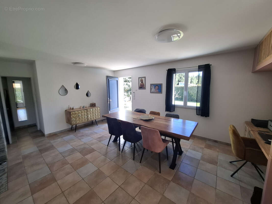 Maison à FONTVIEILLE