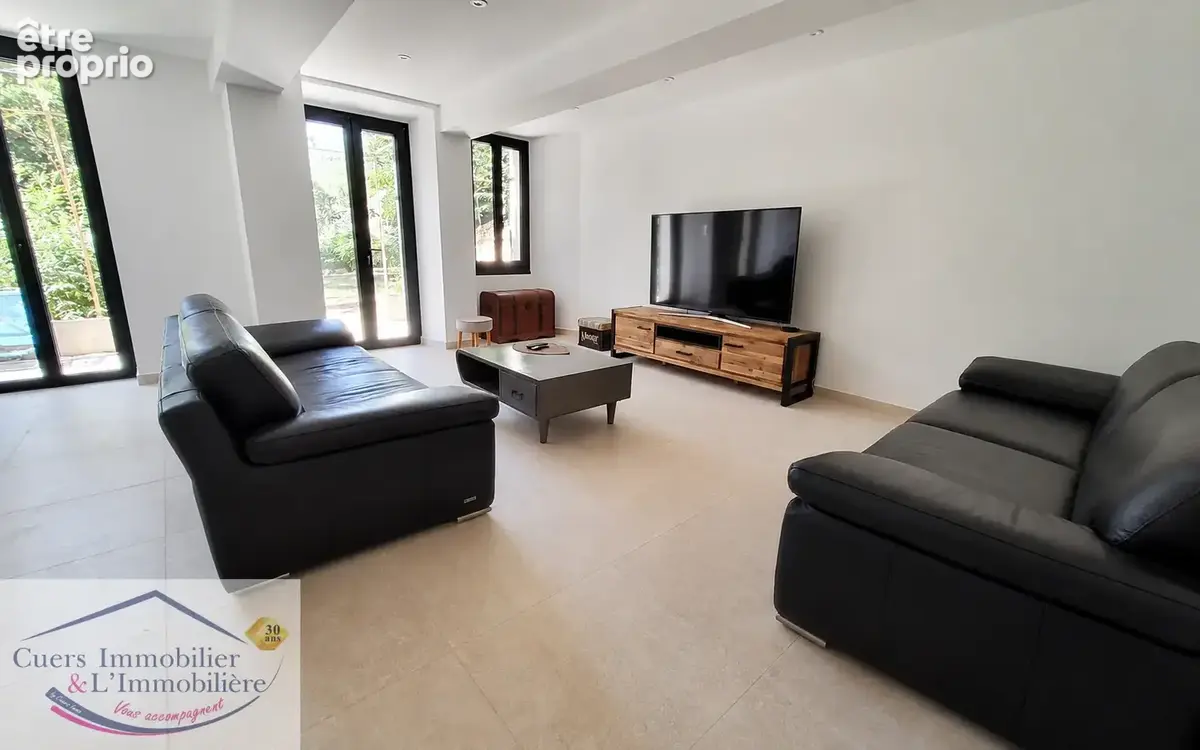 CUERS, propriété T6 -  182m2 + dépendance 50m2 - photo 7