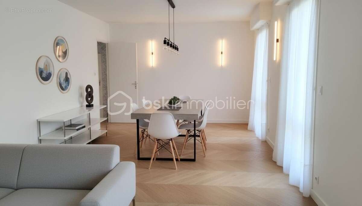 Maison à NAZELLES-NEGRON