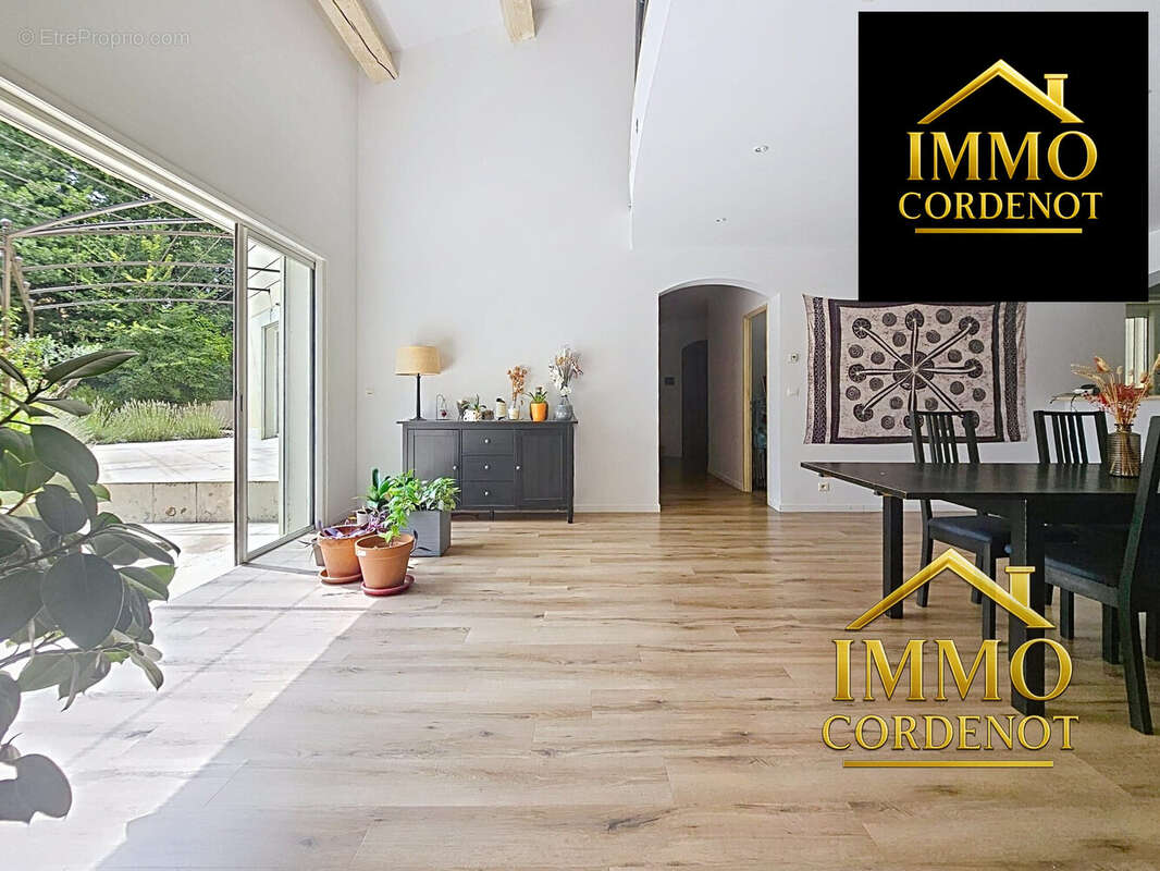Maison 210 m² à Neoules  - photo 8