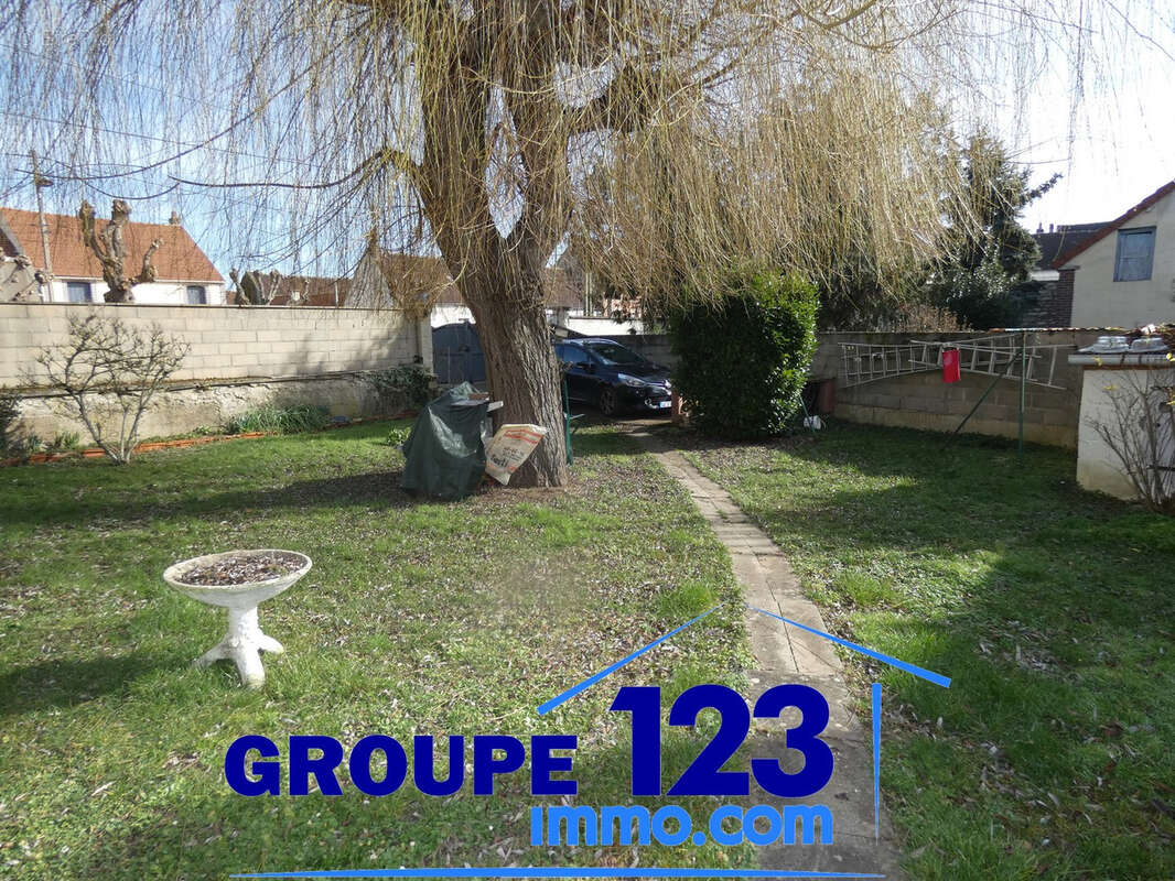 Charmoy : maison de 150 m2 avec terrasse et 4 chambres - photo 10