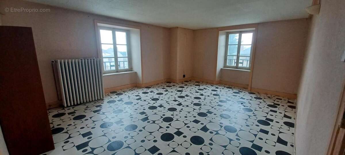 Appartement à RUYNES-EN-MARGERIDE