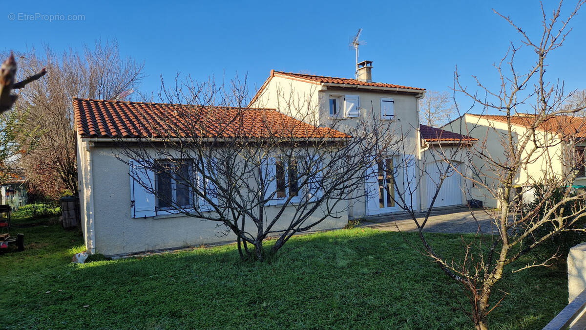 Maison à BEAUZELLE