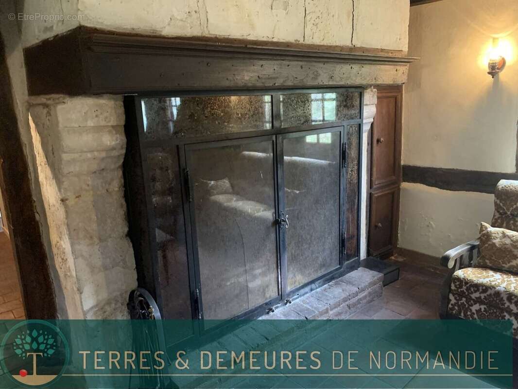 Maison à SAINT-MARTIN-DE-BIENFAITE-LA-CRESSONNIERE