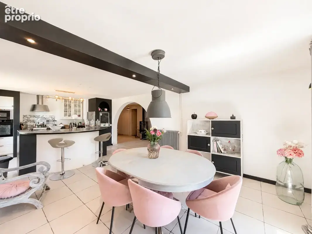 Villa traditionnelle 186 m2 habitables sur 962 m2 de terrain avec garage à Saint-Clair-Du-Rhône - photo 7
