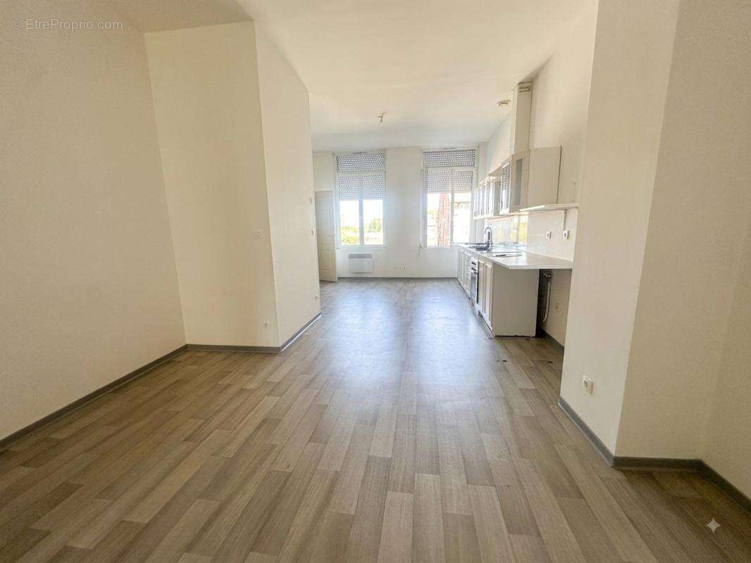 Ensemble immobilier 2 appartements+local commercial - photo 2