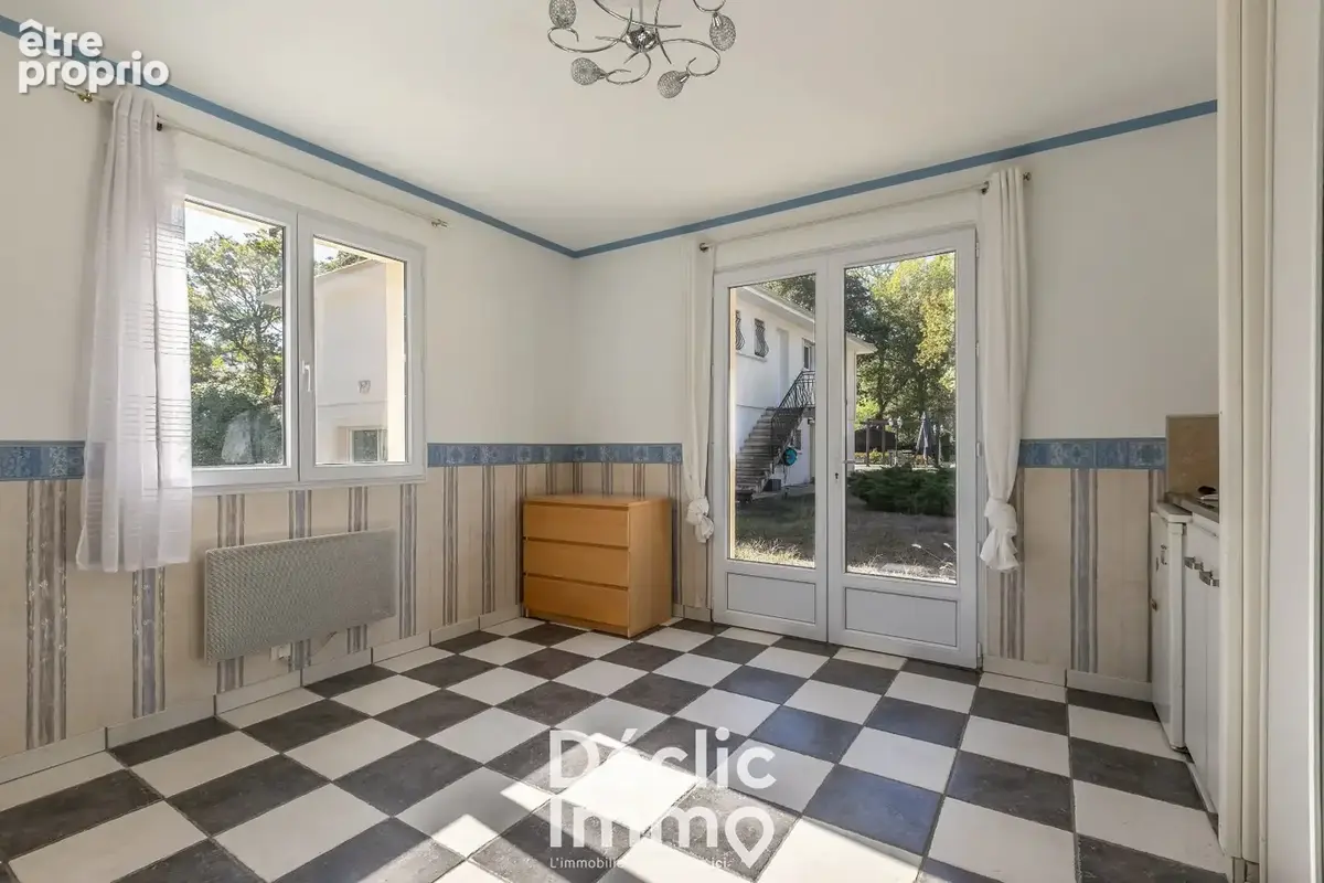 Maison familiale avec piscine et double garage - Saucats - photo 18
