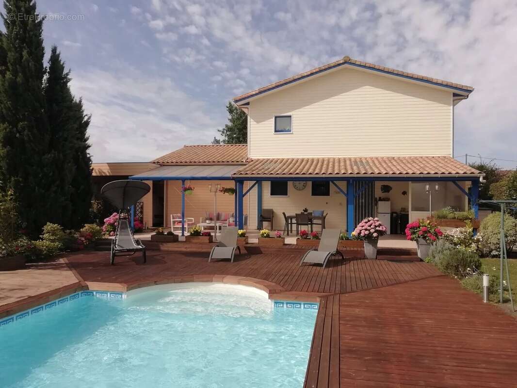 Maison à BRIZAMBOURG