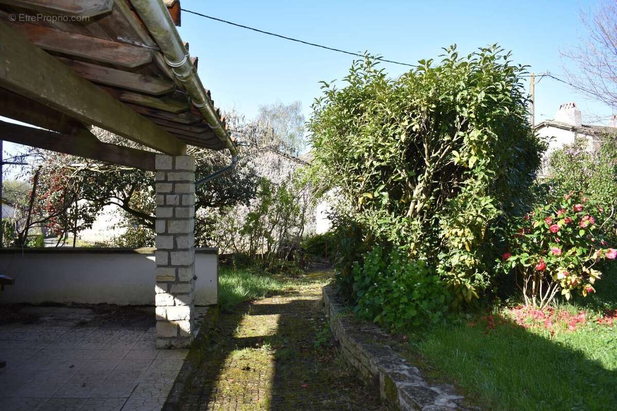 Belle et grande maison familiale à rafraîchir - photo 37