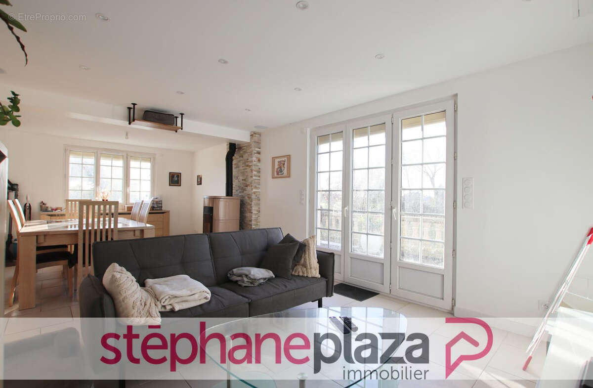 Maison à ARGENTRE-DU-PLESSIS