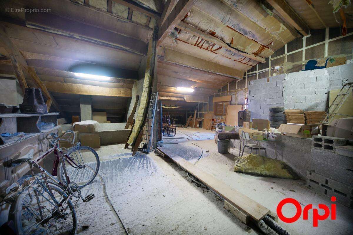 Maison à BAGE-LA-VILLE