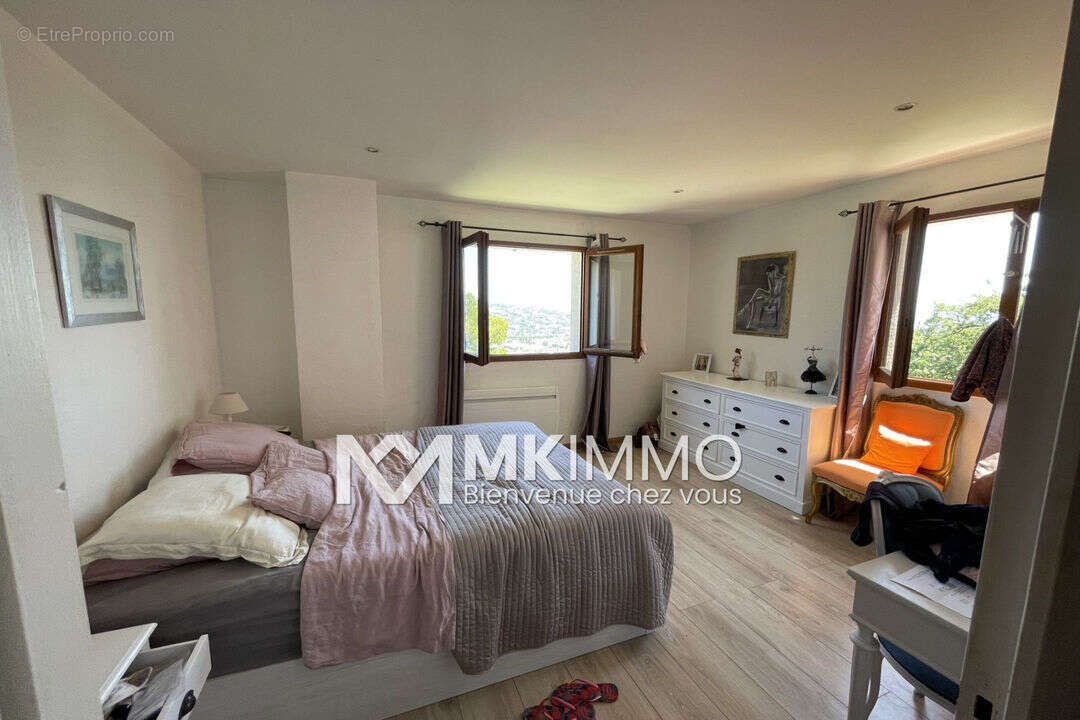 Maison à SAINT-LAURENT-DU-VAR