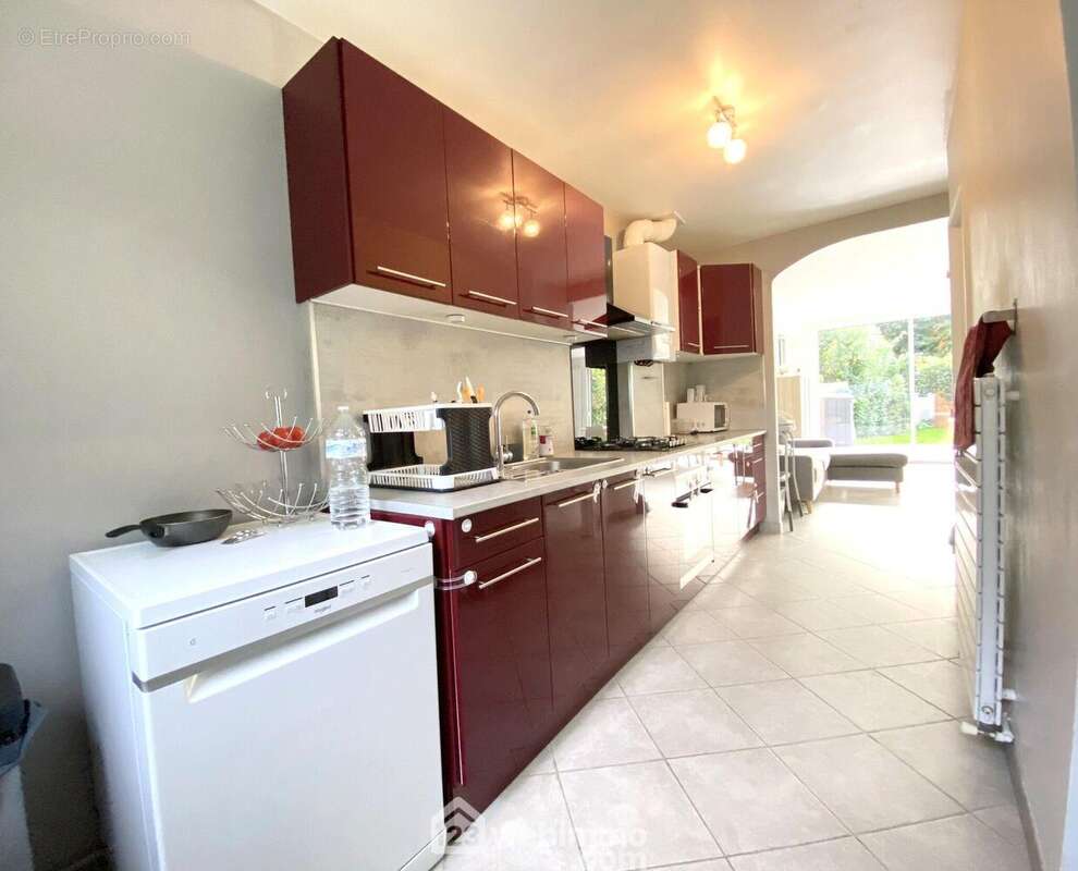 autre vue de la cuisine, avec un cellier attenant. - Maison à BONDOUFLE