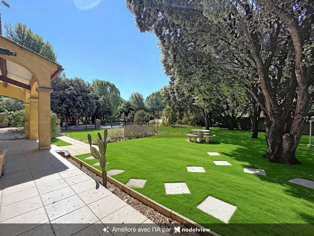 Mazan villa t7 160m² environ avec piscine garage terrasses sur un terrain de 3650m² - photo 3
