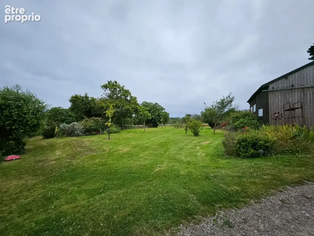 Maison d'habitation, une dépendance, un hangar et une prairie entre terre et mer - à Roscanvel en presqu'île de Crozon - photo 8